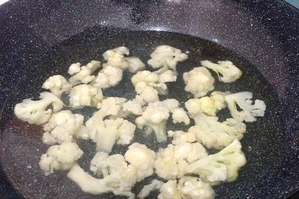 虾仁炒花菜的做法图解3