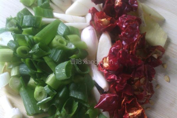 麻辣小鲫鱼的做法图解3