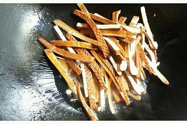 香芹炒豆腐干的做法图解3