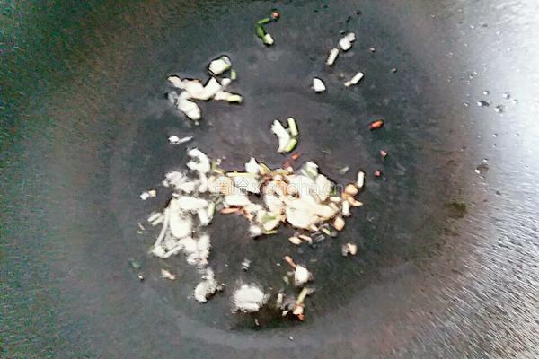 土豆炖南瓜的做法图解2