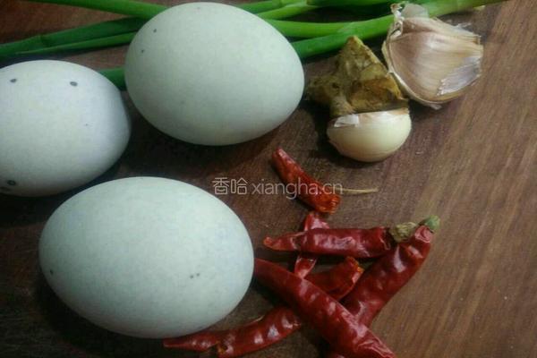 双耳拌皮蛋的做法图解1
