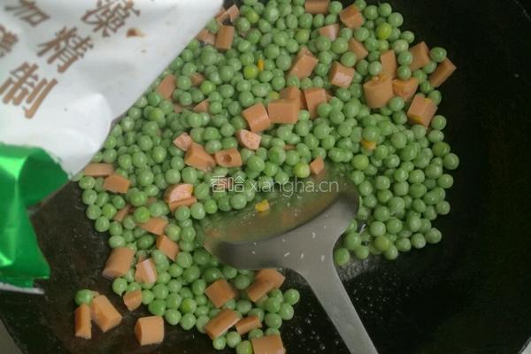 豌豆炒火腿的做法图解7