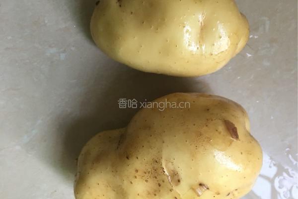 剁椒土豆丝的做法图解1
