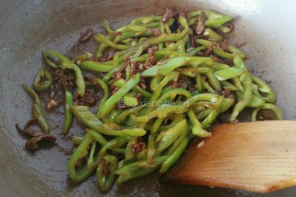 青椒炒肉丝的做法图解4