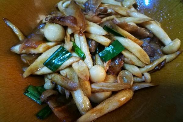 五花肉炒鸡腿菇的做法图解5