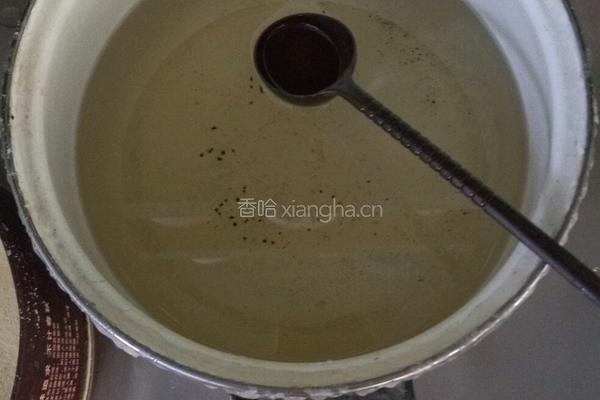 鲜榨西瓜汁的做法图解2