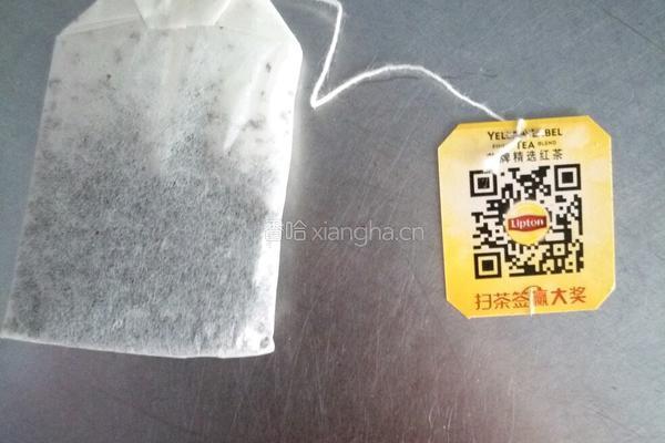 鲜榨柠檬红茶的做法图解2
