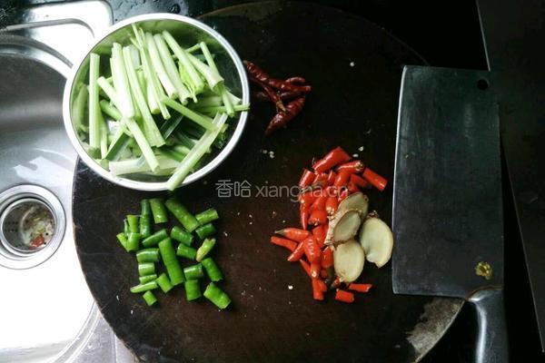 香辣鸡杂的做法图解1
