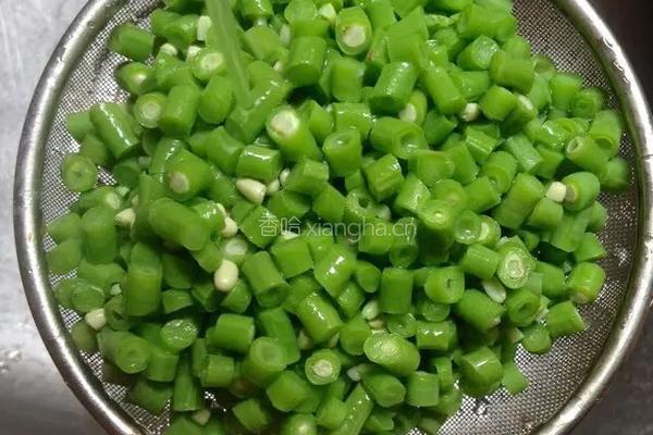 长豆角炒鸡蛋的做法图解3