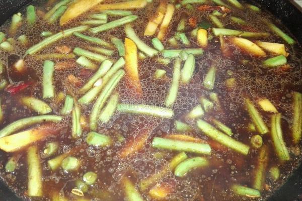 豆角土豆肉焖面的做法图解4