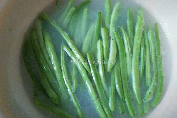 干煸四季豆的做法图解1