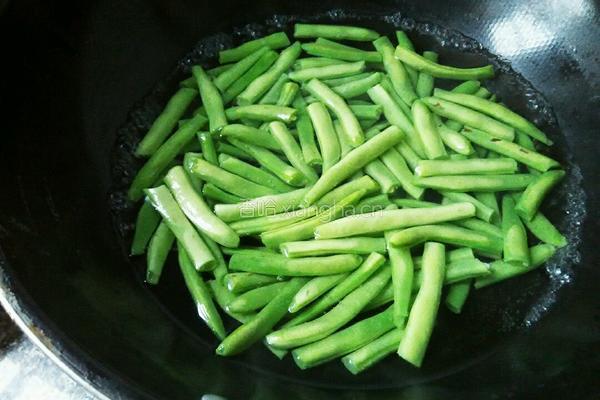 干煸四季豆的做法图解4