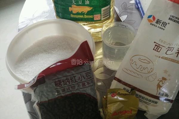 蜜豆牛角面包的做法图解1
