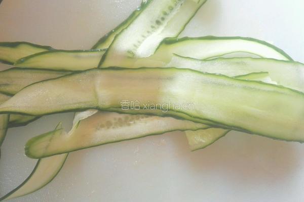 黄瓜卷的做法图解1