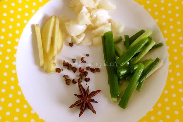 里脊肉焖油豆角的做法图解3
