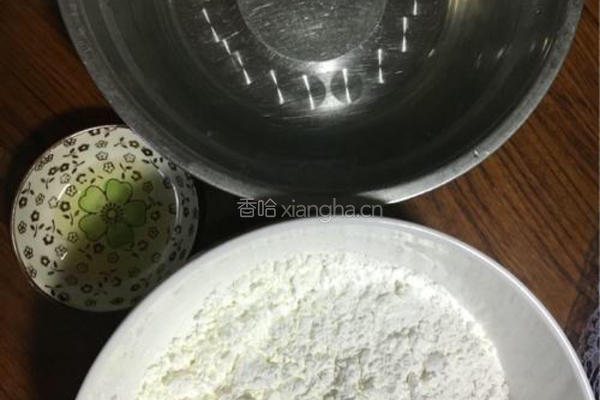 鸡蛋肠粉的做法图解1