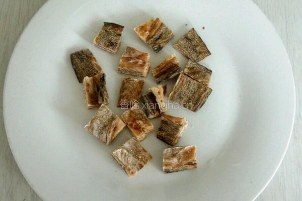咸鱼炖茄子的做法图解1