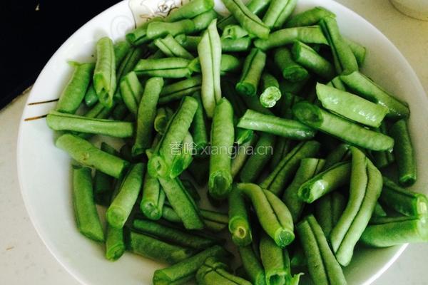 油焖豆角的做法图解1