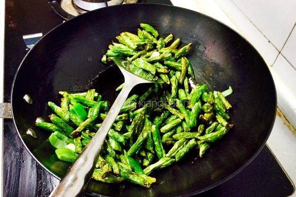 油焖豆角的做法图解4