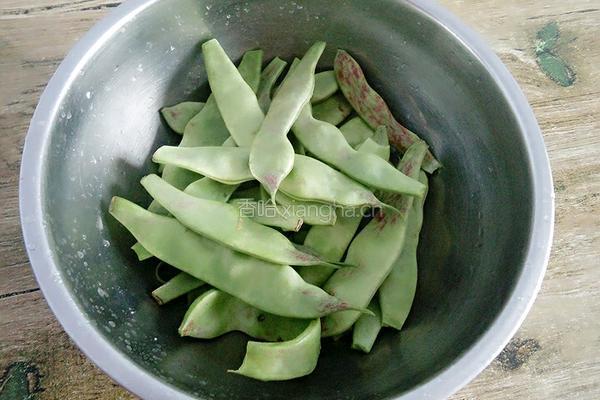 豆角丝炒肉的做法图解1