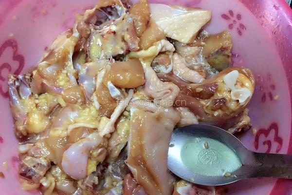 鸡肉炒洋葱的做法图解1