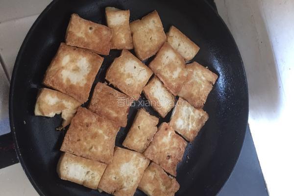 蜜汁黑椒肉末浇老豆腐的做法图解1