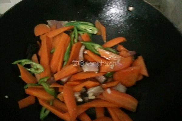胡萝卜腊肉的做法图解3