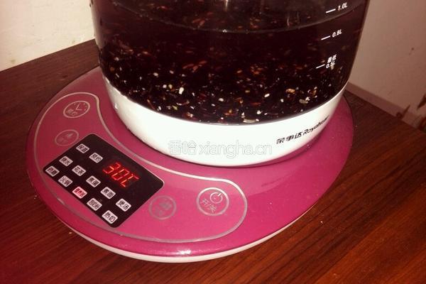 黑米蜜枣糖水的做法图解1