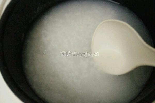 鱼片粥的做法图解1