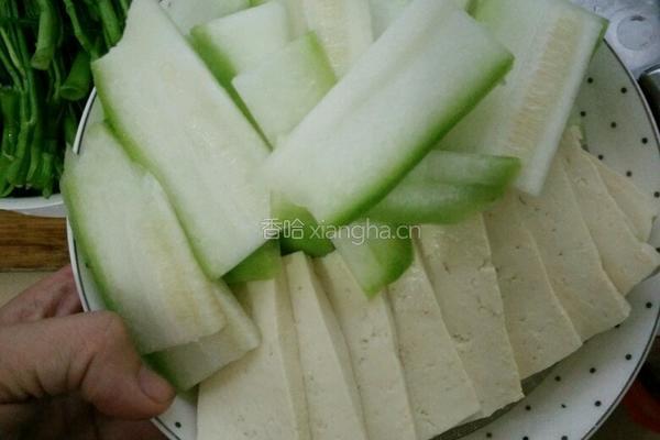节瓜豆腐汤的做法图解2