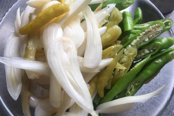 豆豉茭头爆肉片的做法图解1
