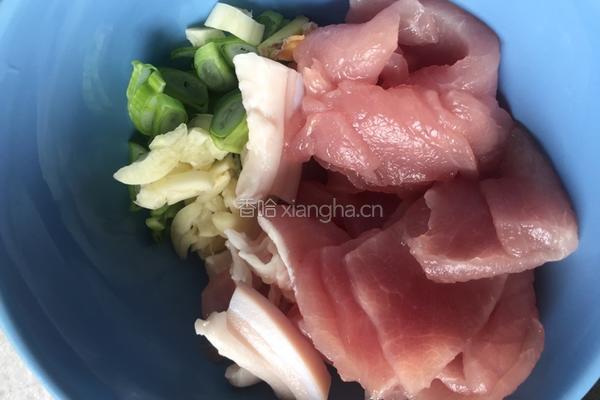豆豉茭头爆肉片的做法图解2