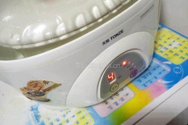 响螺花胶海底椰汤的做法图解3