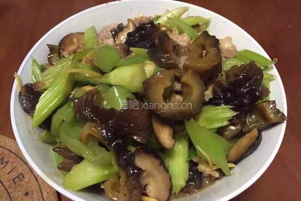 海参炒西芹瘦肉的做法图解3