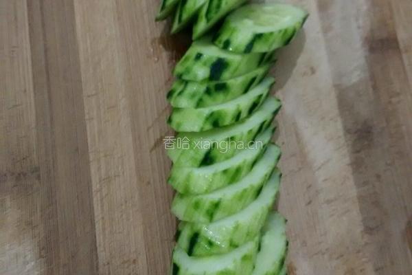 紫苏煎黄瓜的做法图解2