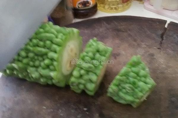 酱肉蒸苦瓜的做法图解2