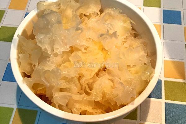 银耳木瓜红枣汤的做法图解3
