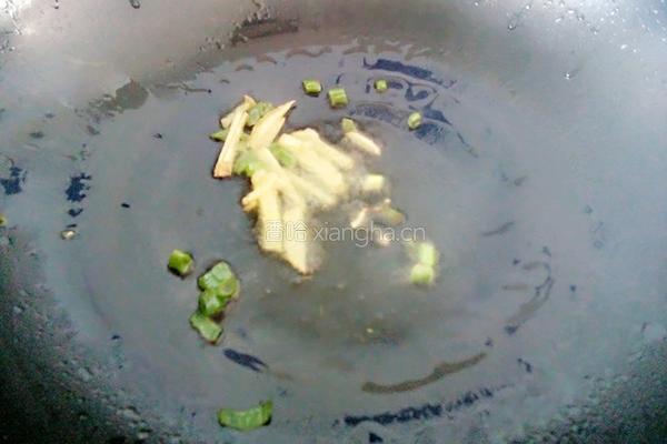 火腿炒芹菜的做法图解5