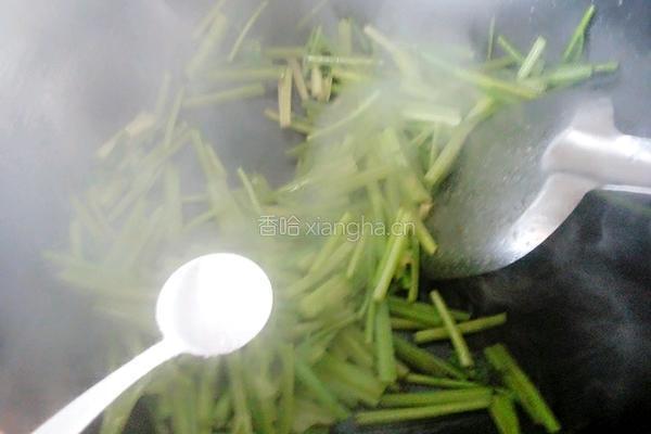 火腿炒芹菜的做法图解8