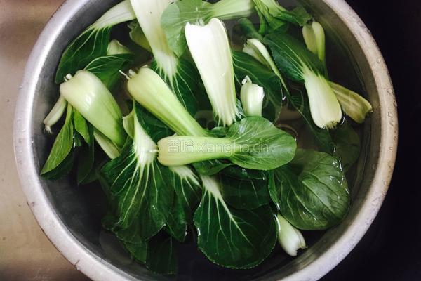 香菇青菜的做法图解1