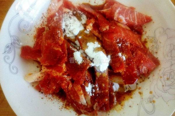 洋葱炒肉的做法图解2