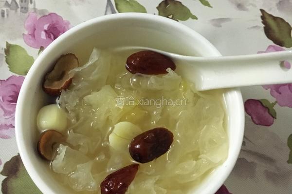 红枣银耳莲子汤的做法图解5
