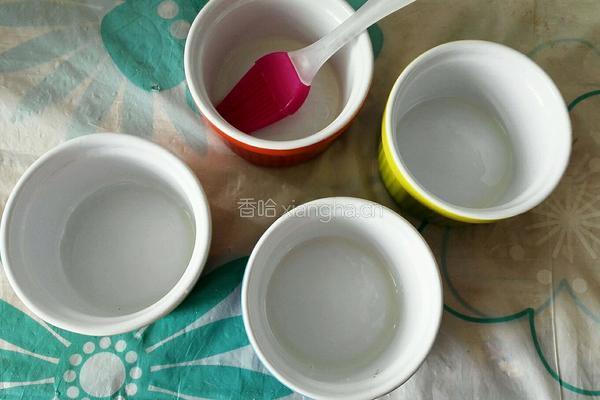 鲜玫瑰花酱蒸蛋糕的做法图解2