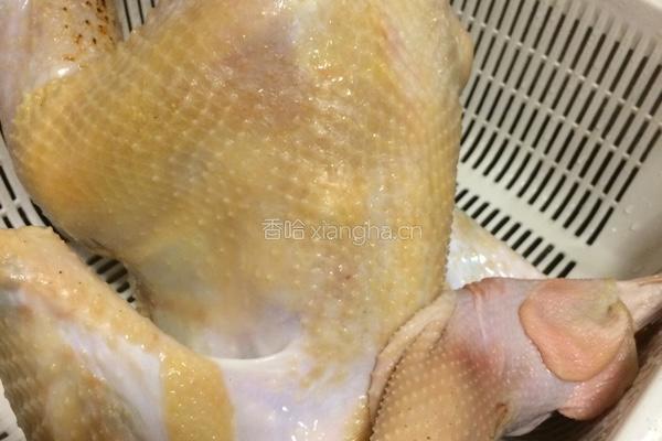 香辣黄闷鸡的做法图解1