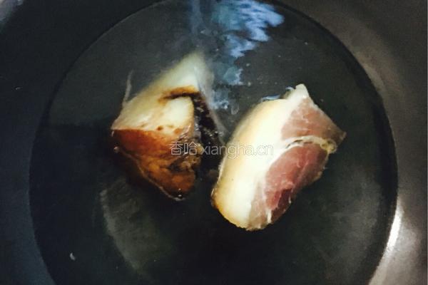 土豆胡萝卜腊肉焖饭的做法图解2