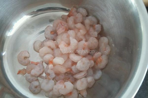 青豆炒虾仁的做法图解3