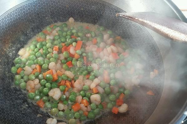 青豆炒虾仁的做法图解10