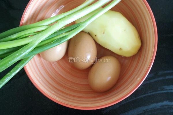 土豆鸡蛋饼的做法图解1