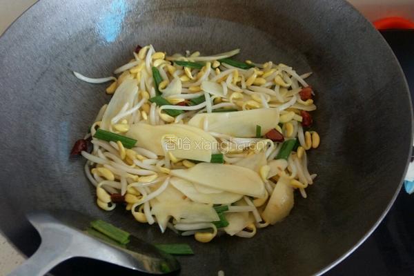 猪肉炖粉条的做法图解4
