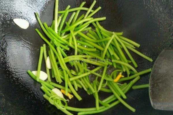 炒南瓜花的做法图解5